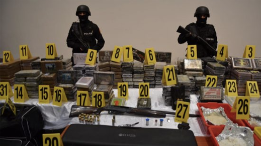 بينهم الشرطي الذي حاول الهرب من الناظور.. استمرار التحقيق مع متهمي كوكايين الهرهورة