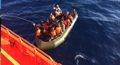 إنقاذ 34 مهاجرا من وسط بحر البوران أبحروا من بويفار على متن قارب مطاطي
