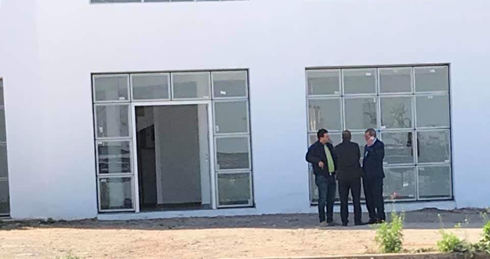 عامل الإقليم يطلع بالعروي على تقدم أشغال التهيئة وتوسيع المطار 