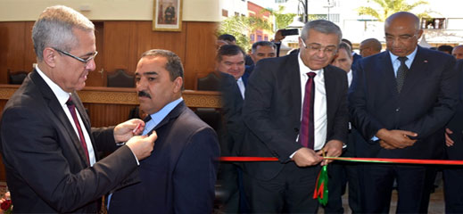 وزير العدل يُشرف على تدشين المحكمة الابتدائية للدريوش ويوشح موظفا بوسام ملكي وزير العدل يُشرف على تدشين المحكمة الابتدائية للدريوش ويوشح موظفا بوسام ملكي