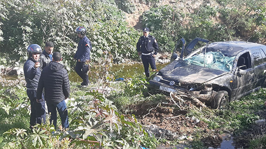 الناظور.. إنقلاب سيارة وفرار سائقها بعد أن تسبب في حادث تصادم مع سيارة أجرة 