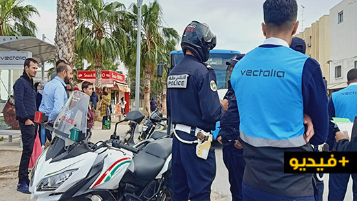 مشادات حادة بين مواطنين وسائق حافلة بعد اعتدائه لفظا على مسنة تستدعي حضور الأمن وسط الناظور