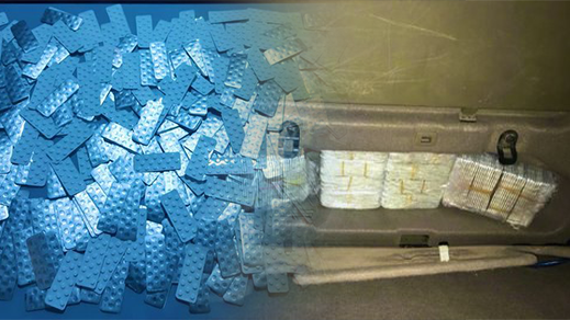 بالصور.. توقيف مغربي حاول تهريب 11 ألف و 955 وحدة من الأقراص الطبية المخدرة