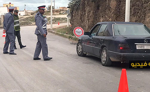 عناصر الدرك الملكي تكثف مجهوداتها بمحيط بني نصار لمراقبة إحترام المواطنين لحالة الطوارئ 