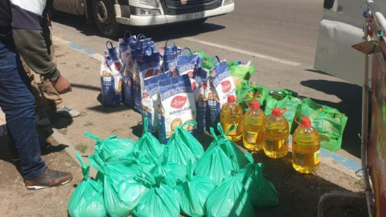 الجمعية الحسنية لتجار و مصدري المنتوجات البحرية بميناء بني نصار توزع 60 قفة غذائية على الأسر المعوزة