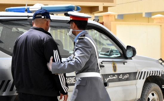 بقا فداركم.. عناصر الدرك الملكي بالدريوش تضرب بقوة وتعتقل عشرات المخالفين لحالة الطوارئ الصحية