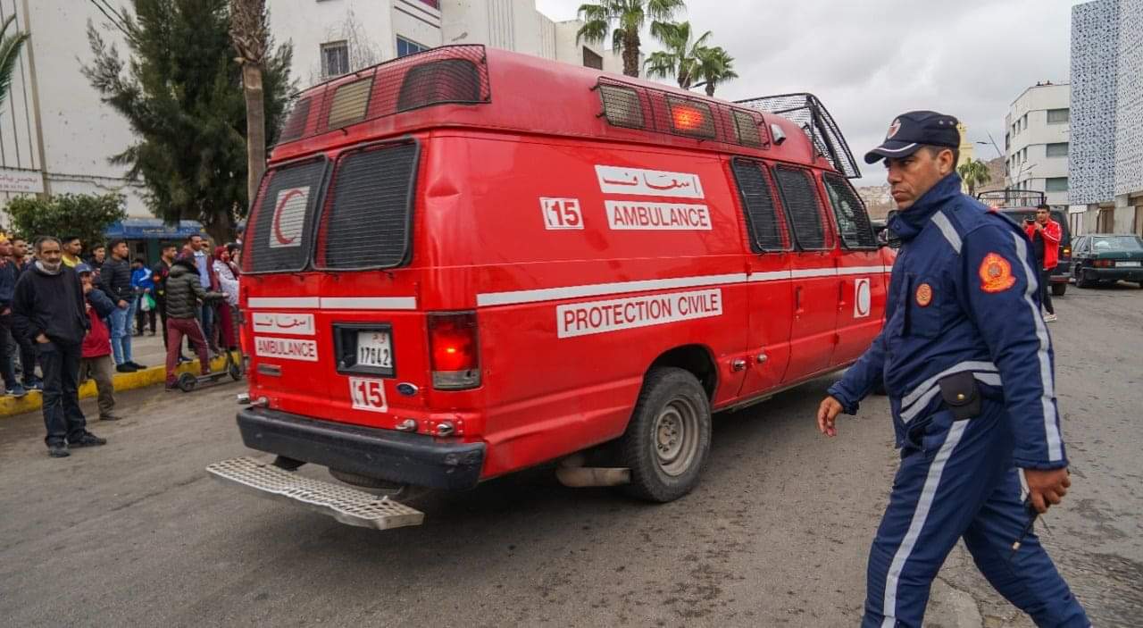 نقل شخص أغمي عليه في الشارع العام إلى الحجر الصحي بالناظور 