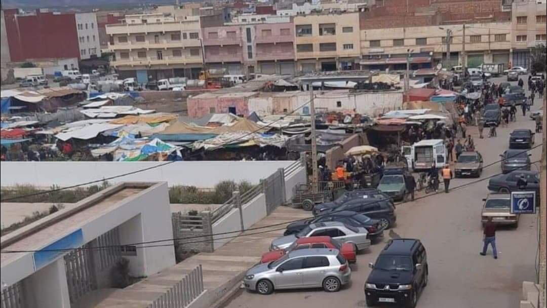 تجمعات بشرية بالعروي تهدد حالة الطوارئ الصحية 