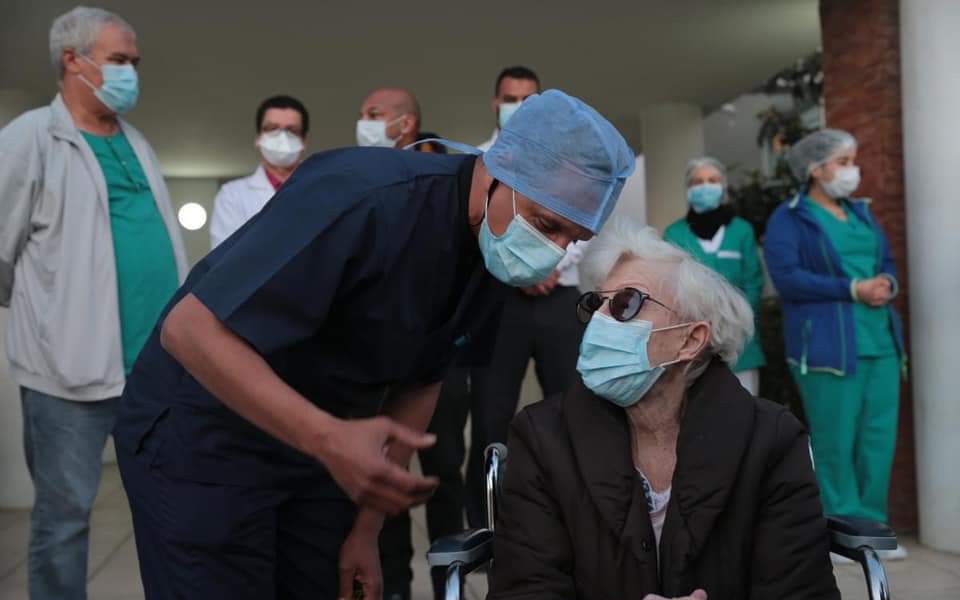 طنجة : سابع حالة شفاء من فيروس كورونا تغادر المستشفى طنجة : سابع حالة شفاء من فيروس كورونا تغادر المستشفى