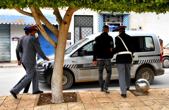 سلطات إقليم الدريوش تشدد المراقبة بجماعات الإقليم وتعتقل 20 شخصا وسيارات خرقوا قانون الطوارئ الصحية