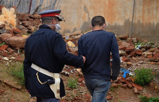 سلطات إقليم الدريوش تشدد المراقبة بجماعات الإقليم وتعتقل 20 شخصا وسيارات خرقوا قانون الطوارئ الصحية سلطات إقليم الدريوش تشدد المراقبة بجماعات الإقليم وتعتقل 20 شخصا وسيارات خرقوا قانون الطوارئ الصحية