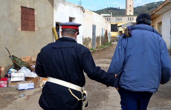 سلطات إقليم الدريوش تشدد المراقبة بجماعات الإقليم وتعتقل 20 شخصا وسيارات خرقوا قانون الطوارئ الصحية سلطات إقليم الدريوش تشدد المراقبة بجماعات الإقليم وتعتقل 20 شخصا وسيارات خرقوا قانون الطوارئ الصحية