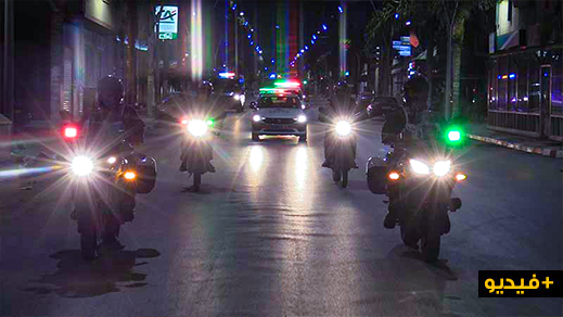 موكب أمني مكثف يجوب بأسطول المركبات الأمنية أرجاء الناظور لتشديد حالة الطوارئ الصحية