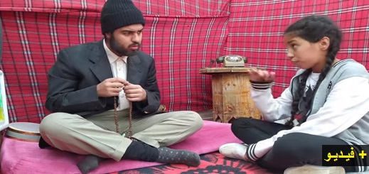 اضحكوا مع أبطال السلسلة الهزلية الريفية "المشاكييل".. موضة السروال الممزق