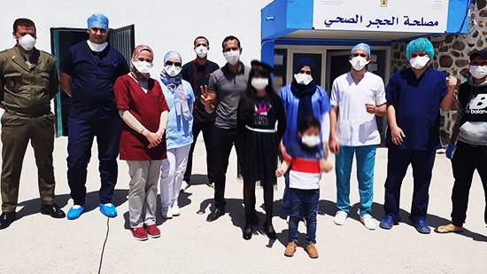 بالصور.. شفاء طفلين من فيروس كورونا بالناظور ومغادرتهم للحجر الصحي 