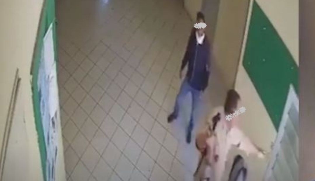 توقيف عون سلطة عن العمل عنف رجلا مسنا