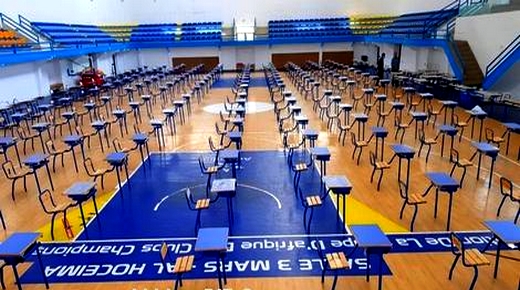 الحسيمة.. مديرية التعليم تجهز قاعة رياضية للامتحانات وتلزم مرشحي الباكالوريا على ارتداء الكمامة