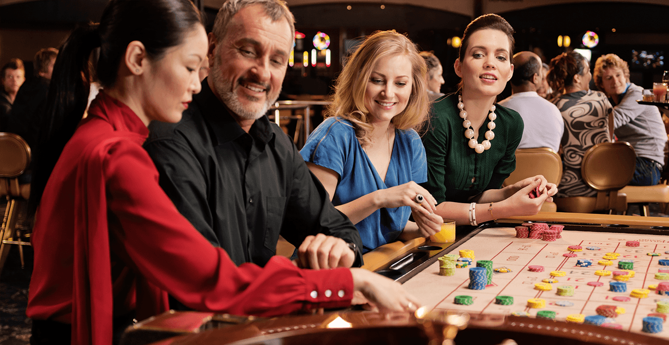 فرنسا تفتح دور السينما والكازينوهات والملاعب الرياضية في وجه العموم فرنسا تفتح دور السينما والكازينوهات والملاعب الرياضية في وجه العموم