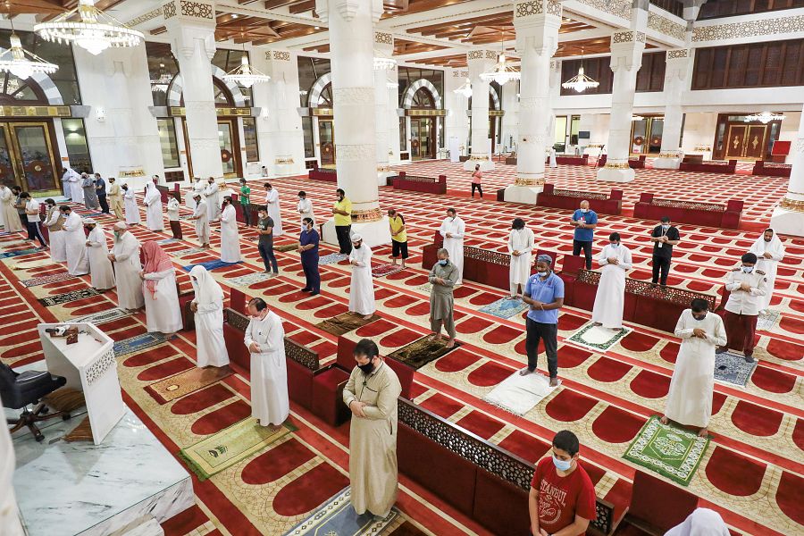 مكة المكرمة تفتح مساجدها أمام المصلين بعد ثلاثة أشهر من الإغلاق