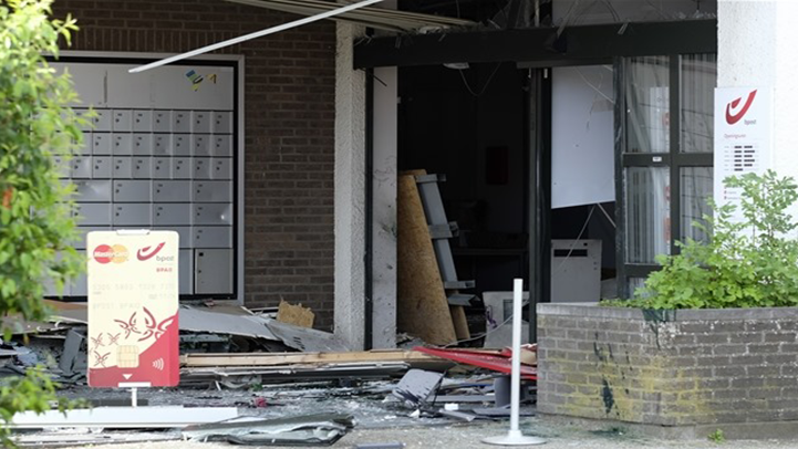 بالصور.. أربعة أشخاص يهاجمون بالقنابل مكتبا للبريد ببلجيكا 