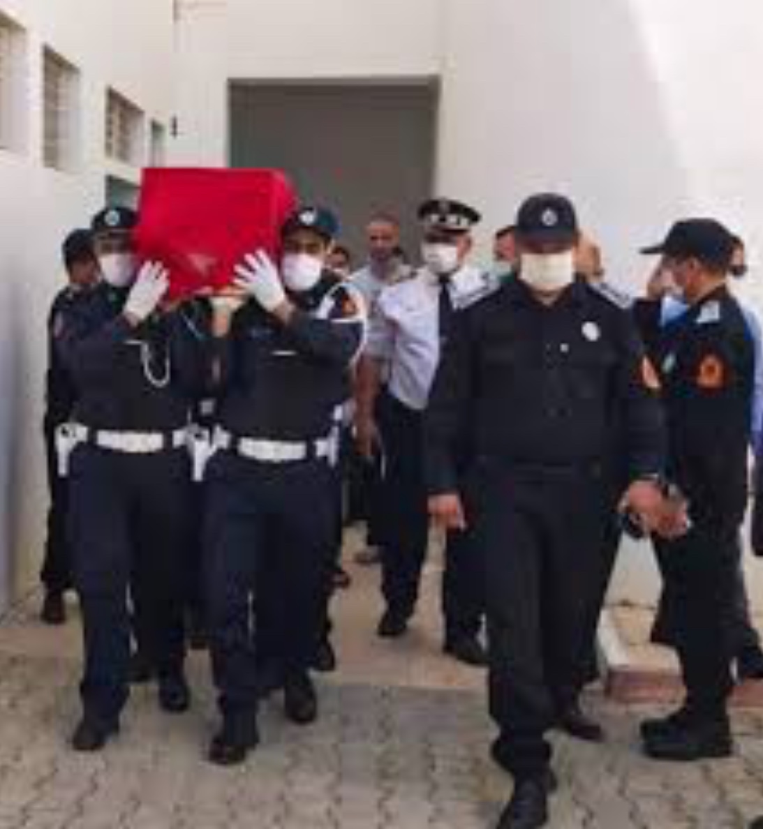 مرتكب جريمة "شرطي الحسيمة" يواجه عقوبة الإعدام بعد اعترافه بفعلته مرتكب جريمة "شرطي الحسيمة" يواجه عقوبة الإعدام بعد اعترافه بفعلته