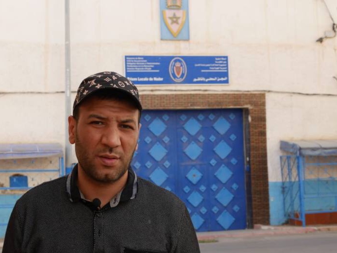 سجين سابق يحكي عن معاناته مع المرض ويستنجد بالملك لإنصافه