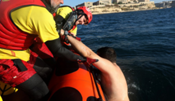  البحرية الإسبانية تنقذ أربعة مهاجرين مغاربة أبحروا من أحد سواحل الرّيف