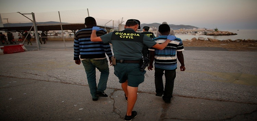 الحرس المدني الإسباني يوقف 31 مهاجرا  بعد وصولهم الى قاديس على متن زورقين