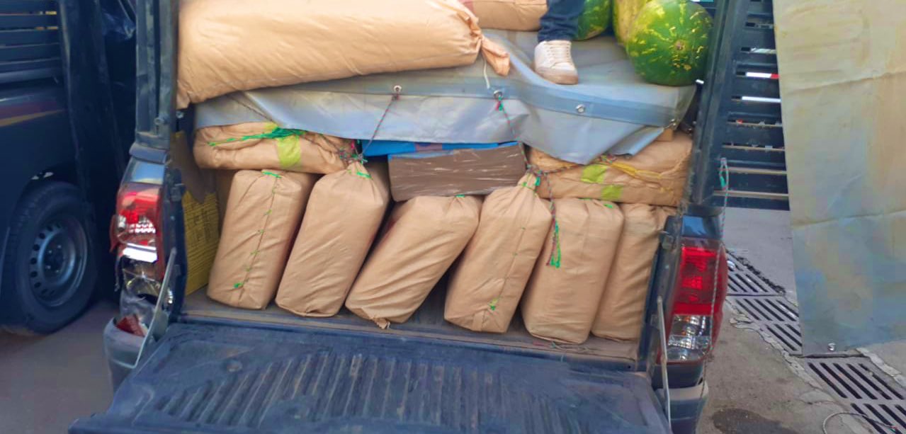 حجز 4 أطنان و85 كيلوغراما من مخدر الشيرا على متن سيارتين لنقل الدلاح