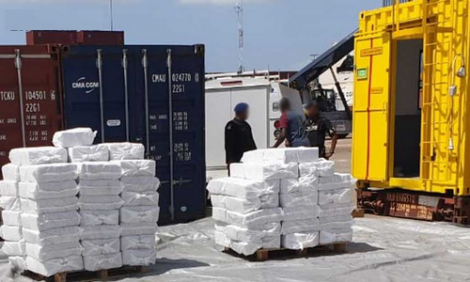 ضابط مغربي سابق "أغرق" هولندا بأطنان من الكوكايين يواجه حكما بالسجن 12 سنة ضابط مغربي سابق "أغرق" هولندا بأطنان من الكوكايين يواجه حكما بالسجن 12 سنة