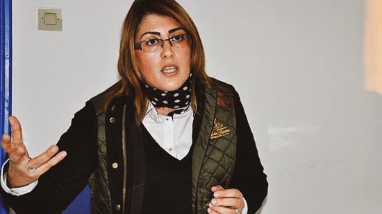 ليلى أحكيم غاضبة من مدير الشبيبة والرياضة بسبب محاولة "استيلائه" على مسبح الناظور