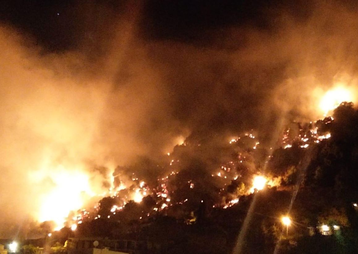 شاهدوا.. حريق جديد يندلع في لبنان يعرض منازل مواطنين لخسائر جسيمة