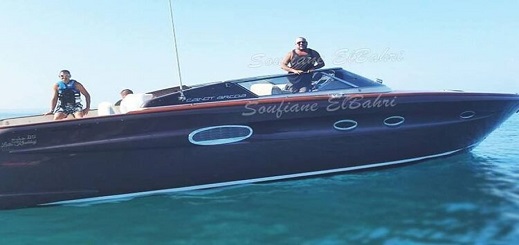شاهدوا... الملك محمد السادس يتجول رفقة حرسه الخاص في المنطقة الفاصلة بين سبتة المحتلة والفنيدق