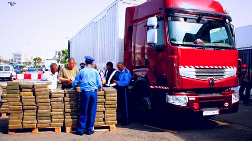 إحباط محاولة تهريب 192 كيلوغرام من مخدر الشيرا على متن شاحنة للنقل الدولي إحباط محاولة تهريب 192 كيلوغرام من مخدر الشيرا على متن شاحنة للنقل الدولي