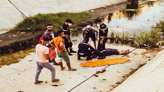 شخص "يتخلّص" من زوجته بإلقائها في واد
