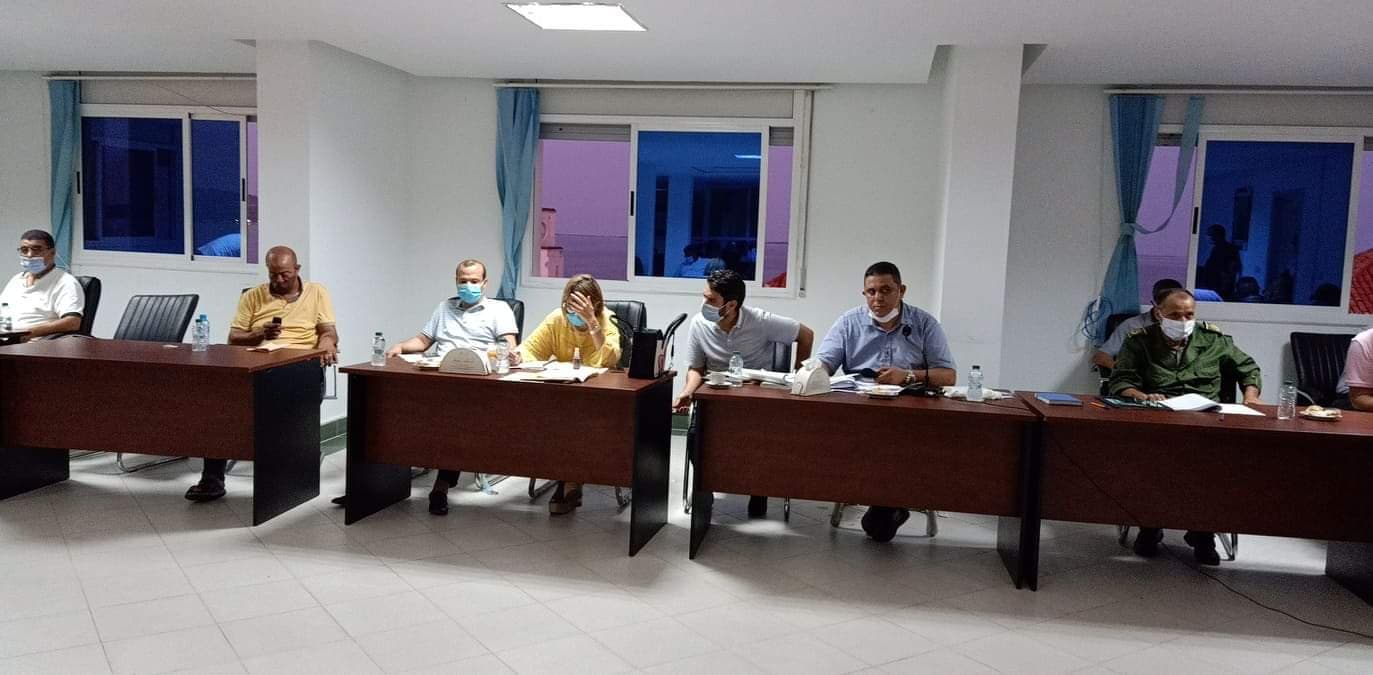 وزير الداخلية يمنع جماعة الناظور من صرف منح الجمعيات