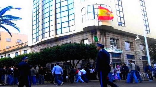 افتتاح مركز لاستقبال طلبات الفيزا الإسبانية بمكان ضيق وسط حي سكني يثير غضب الساكنة