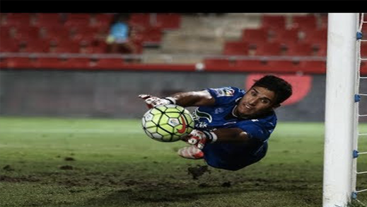 الريفي منير المحمادي حارس المنتخب المغربي يسافر الى تركيا للالتحاق بفريقه الجديد