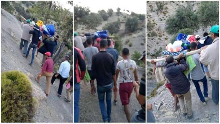 في غياب تام لسيارات الاسعاف.. مواطنون بإقليم تازة يحملون مرضاهم إلى المستشفى في النعوش في غياب تام لسيارات الاسعاف.. مواطنون بإقليم تازة يحملون مرضاهم إلى المستشفى في النعوش