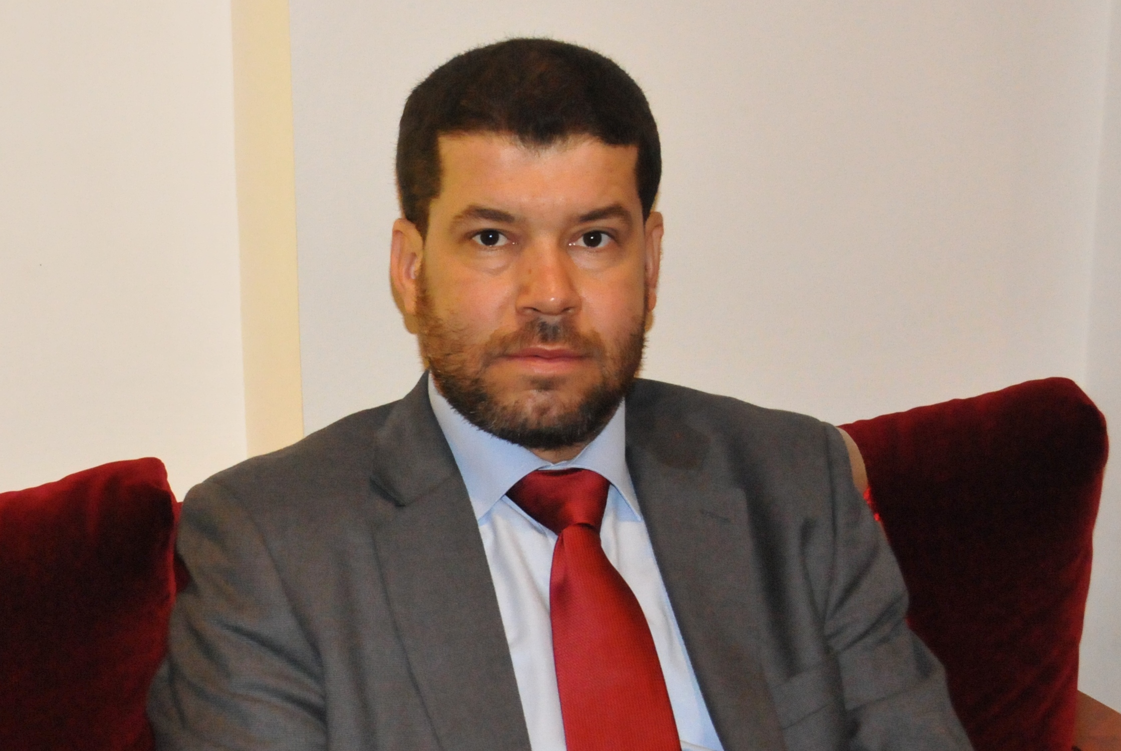 فاروق الطاهري يراسل وزير الصحة بخصوص معاناة مرضى السرطان بالناظور بعد منح الطبيبة المختصة رخصة ولادة