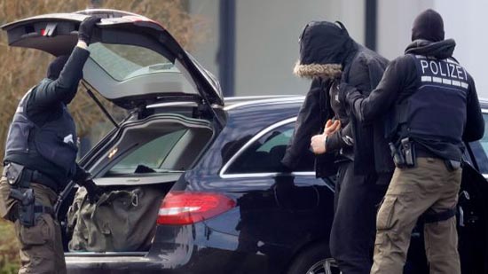 ألمانيا.. القبض على مشتبه به في طعن سائق سيارة وهتافه "الله أكبر"
