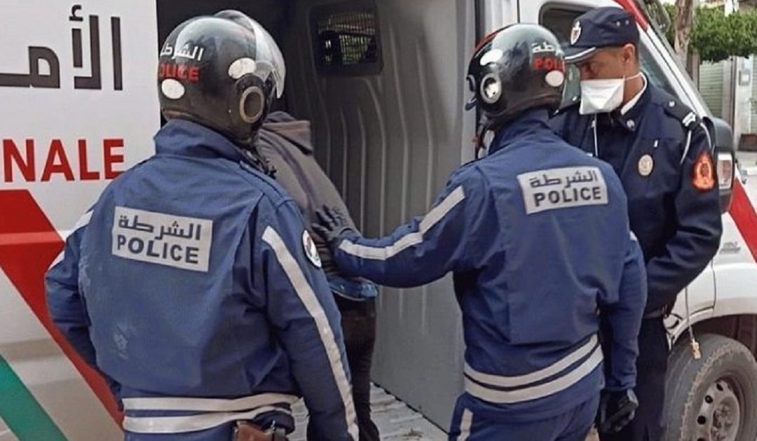 شرطة الناظور تقتحم سلوان وتوقف عضوا بشبكة لترويج المخدرات والسيارات المسروقة شرطة الناظور تقتحم سلوان وتوقف عضوا بشبكة لترويج المخدرات والسيارات المسروقة