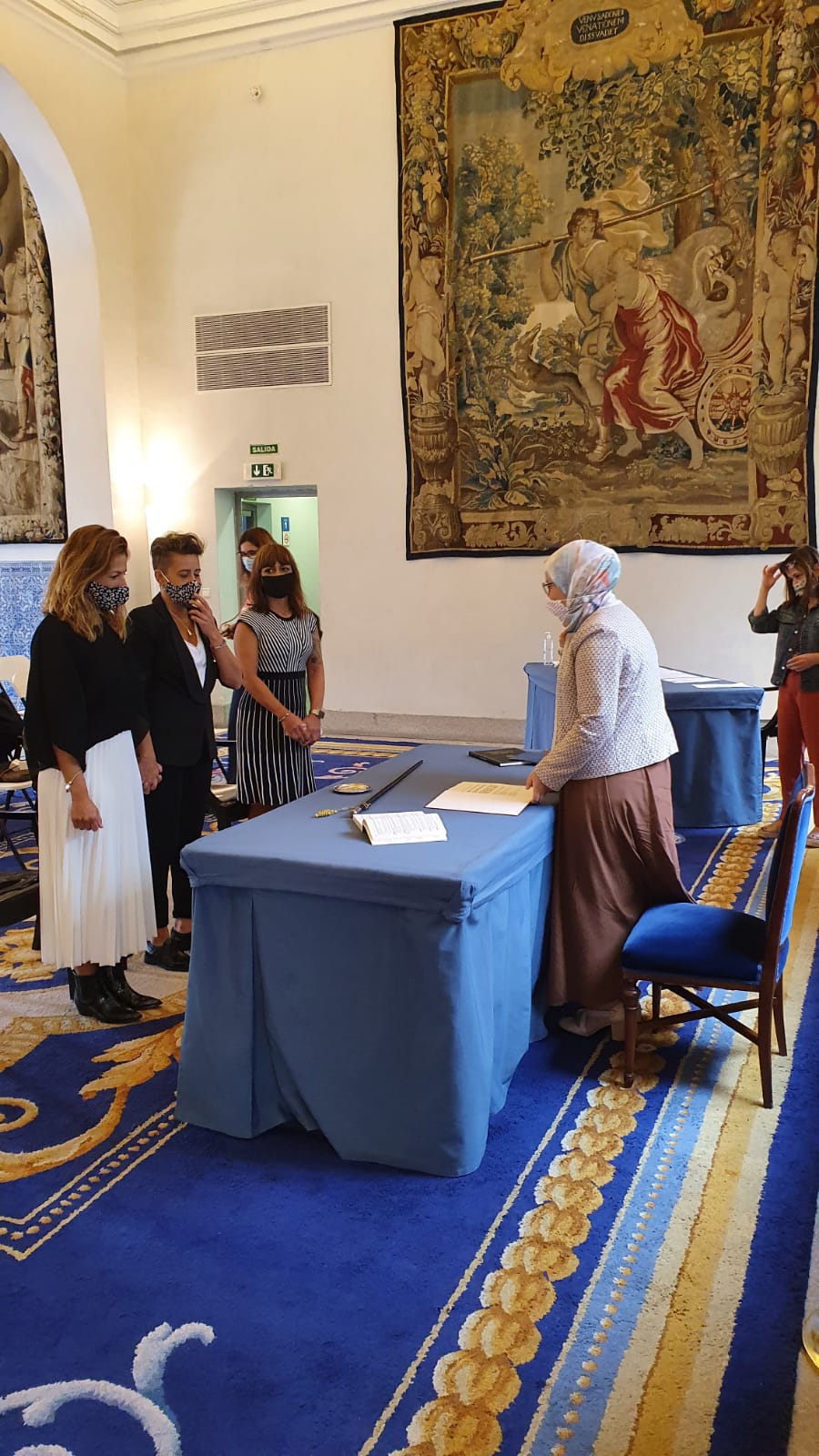 مستشارة مغربية تخلق الجدل بعد إشرافها على زواج مثليتين في مدريد  مستشارة مغربية تخلق الجدل بعد إشرافها على زواج مثليتين في مدريد