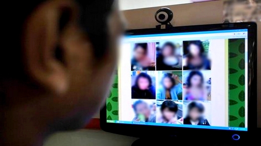  طالبة مغربية تجني نصف مليار سنتيم من المواقع الإباحية