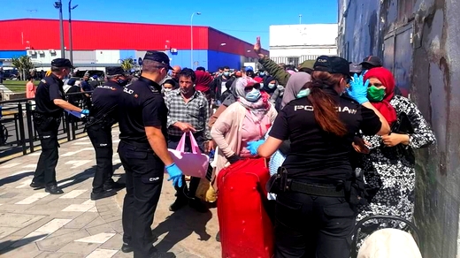 سلطات مليلية المحتلة تهدد المغاربة العالقين بالطرد وتجبرهم على توقيع وثائق دون الإطلاع عليها
