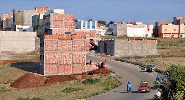 بعدما انكشفت خروقاته أمام عامل الإقليم.. بارون عقار يستفسر بلدية الناظور حول أسباب حرمان تجزئته من رخصة السكن