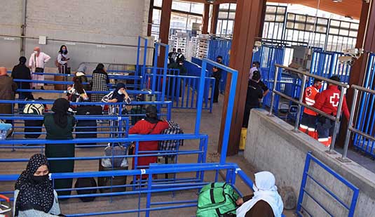 الدفعة الثالثة.. السلطات الناظورية تستقبل 200 من المغاربة العائدين من مليلية المحتلة الدفعة الثالثة.. السلطات الناظورية تستقبل 200 من المغاربة العائدين من مليلية المحتلة