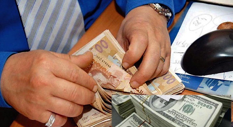 تحويلات المغاربة المقيمين بالخارج تشهد ارتفاعا "مفاجئا" رغم تداعيات "أزمة كورونا" تحويلات المغاربة المقيمين بالخارج تشهد ارتفاعا "مفاجئا" رغم تداعيات "أزمة كورونا"