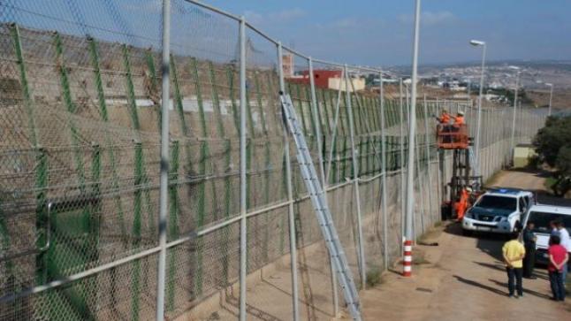بطول 10 أمتار وعلى 12 كيلومترا.. سلطات سبتة ومليلية المحتلتين تبدأ في تشييد السور الجديد 