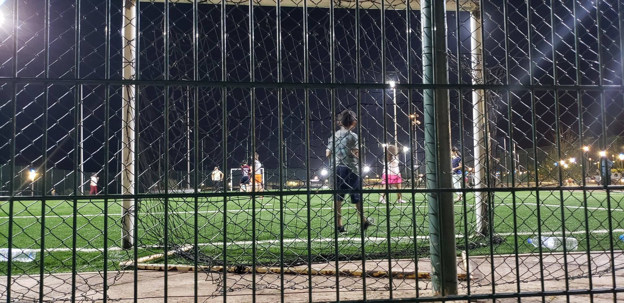 هل ملاعب القرب في الناظور معنية بقرار الإغلاق؟